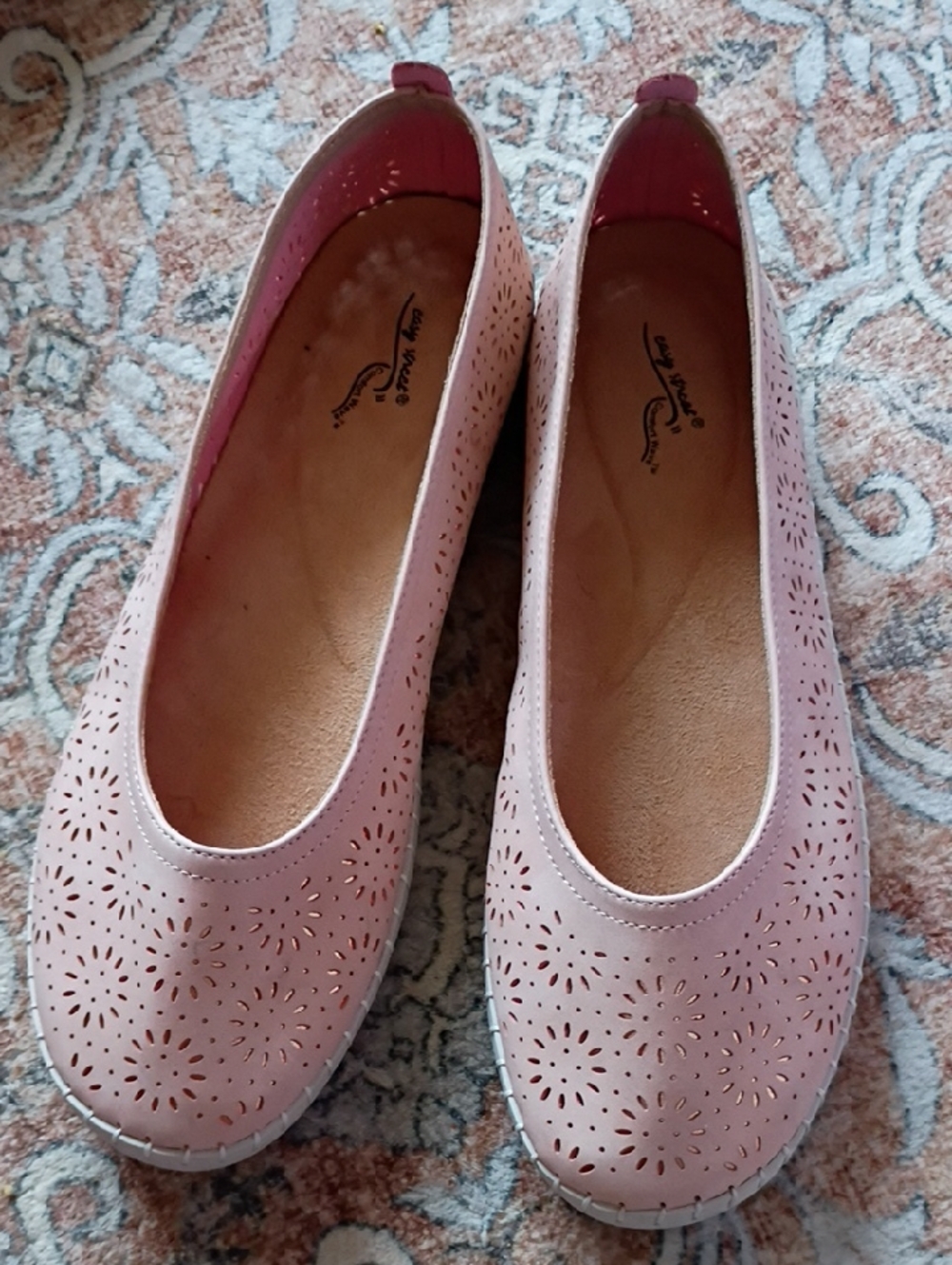 Easy Street Comfort Wave Laser Cut Flats